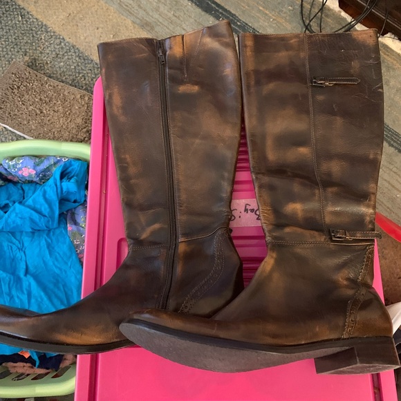 Valerie Steven’s leather boots - Picture 1 of 4